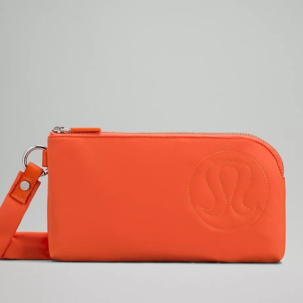 🌞LULULEMON NOW AND ALWAYS POUCH/BAG*PUFFY-WARM CORAL🌞